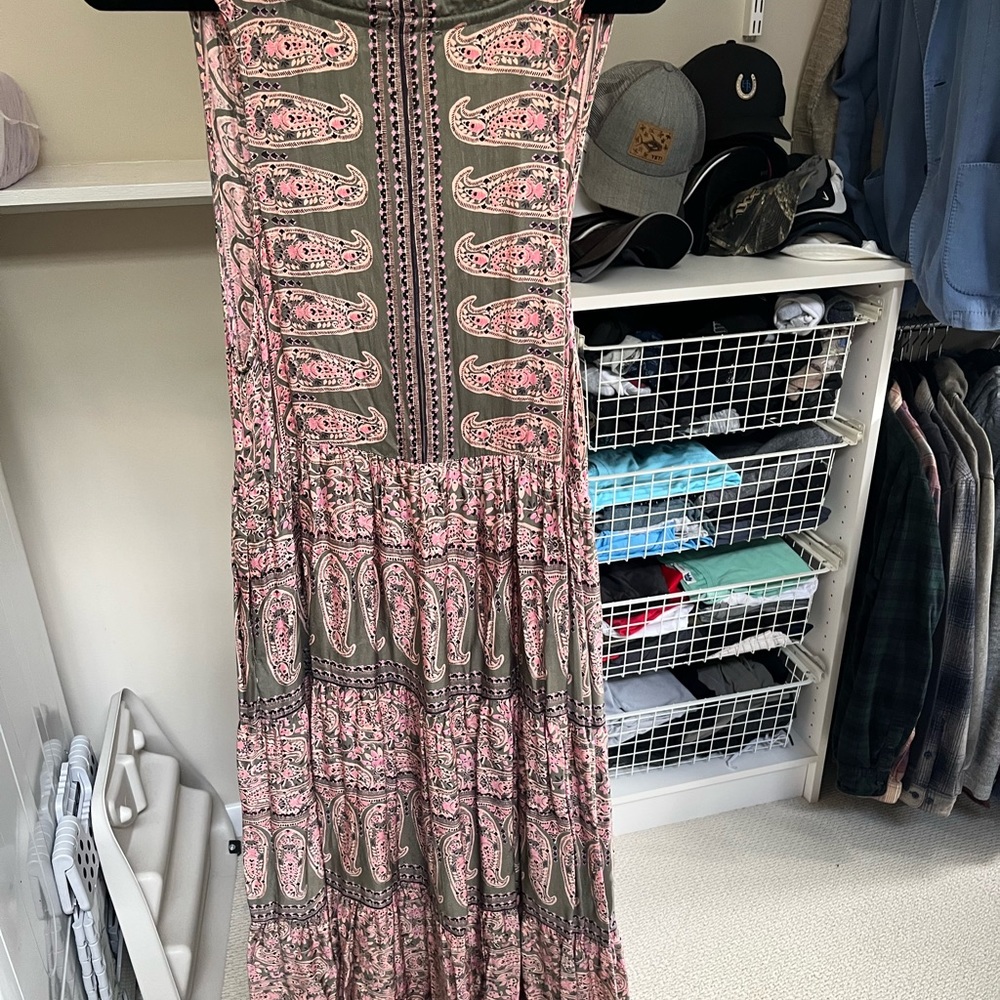Sleeveless V-Neck Maxi Dress in Olive & Blush Paisley - Picture 7 of 10